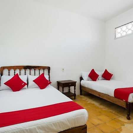Oyo Hotel Las Palmas Cuyutlan Manzanillo Esterno foto